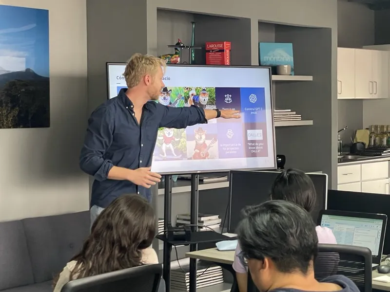 Presenting generative AI models in Spanish in Mexico City